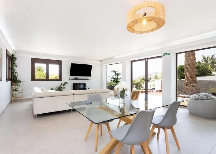 Villa Home2book Alessandro, Design & Comfort *